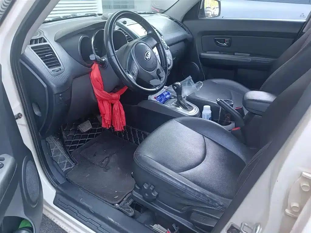 2013 Volkswagen Soul 1.6L AT Premium — миниатюра 3