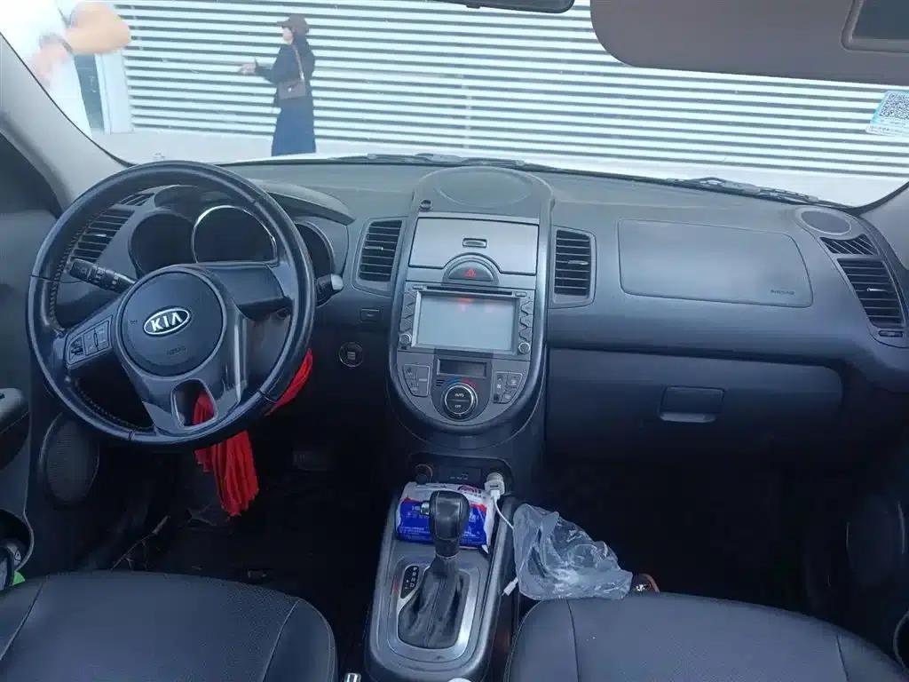2013 Volkswagen Soul 1.6L AT Premium — миниатюра 7