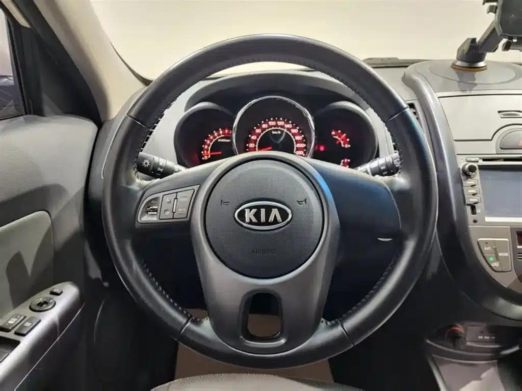 2013 Volkswagen Soul 1.6L AT Premium — миниатюра 16