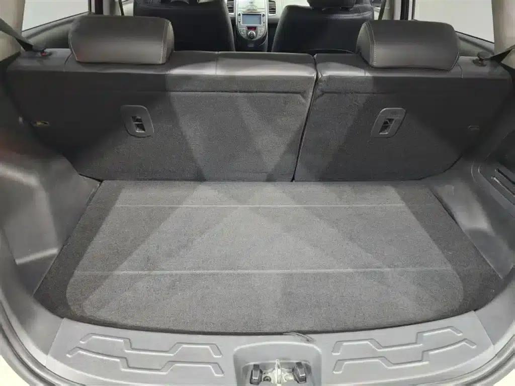 2013 Volkswagen Soul 1.6L AT Premium — миниатюра 20