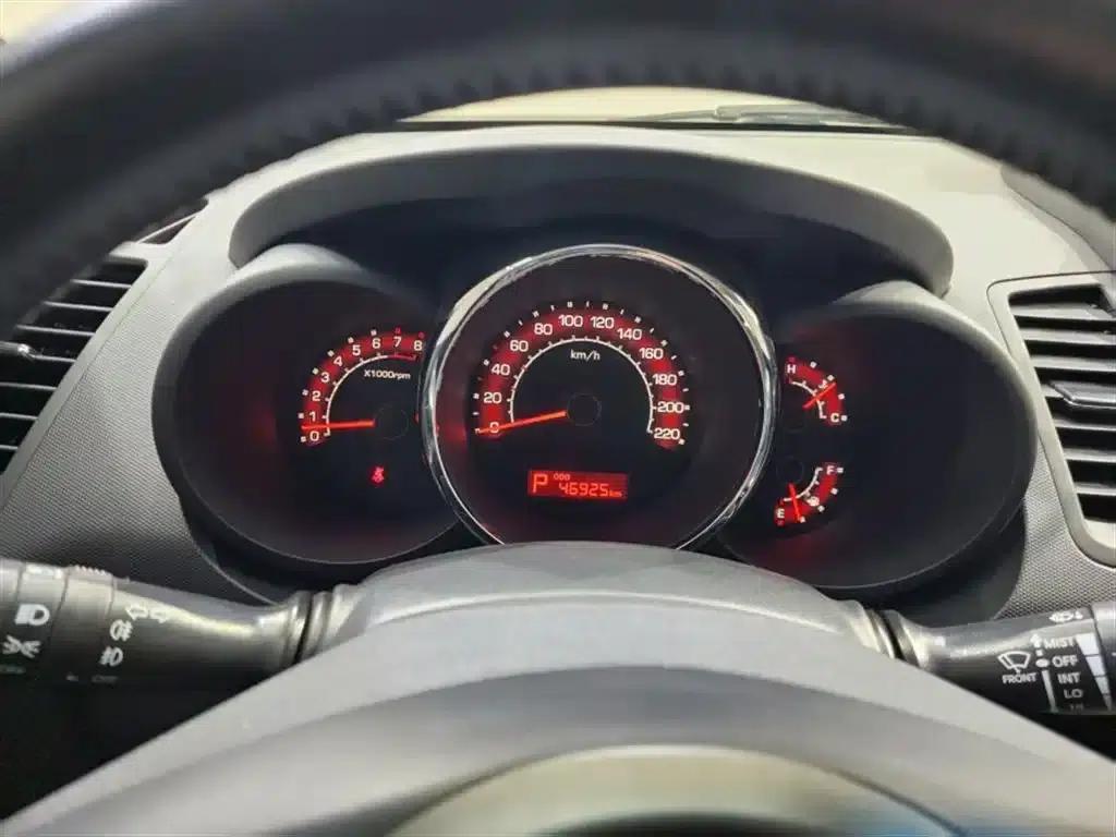 2013 Volkswagen Soul 1.6L AT Premium — миниатюра 3