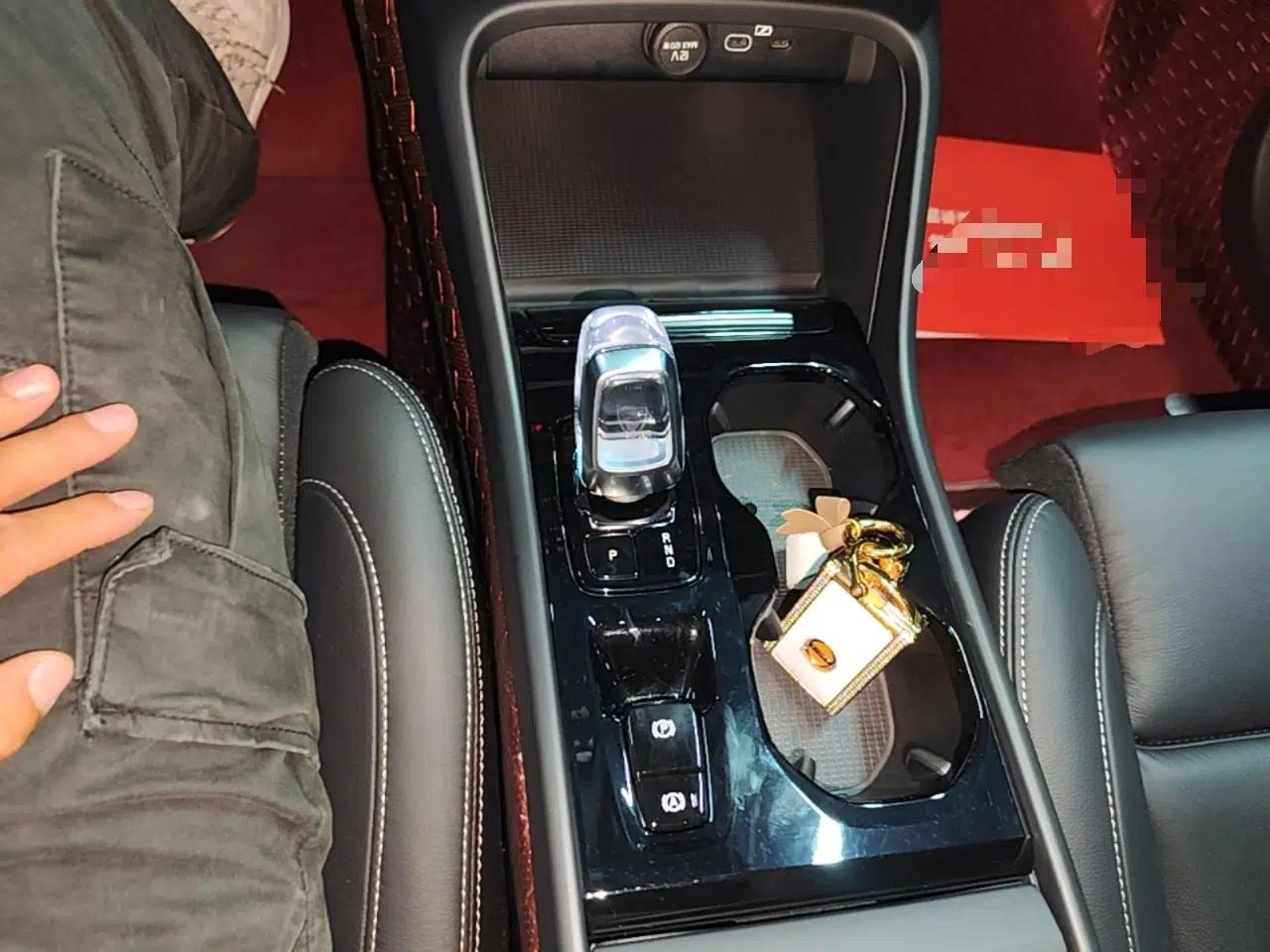 Volvo XC40 2024 B4 4x4 Smart Luxury Edition — миниатюра 17