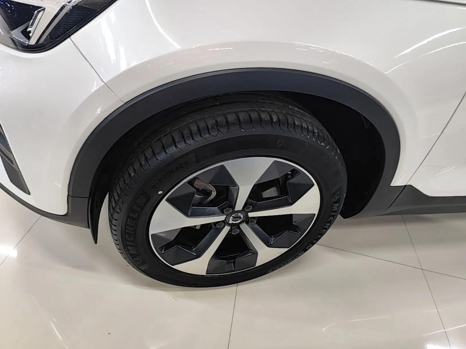 Volvo XC40 2024 B4 4x4 Smart Luxury Edition — миниатюра 8