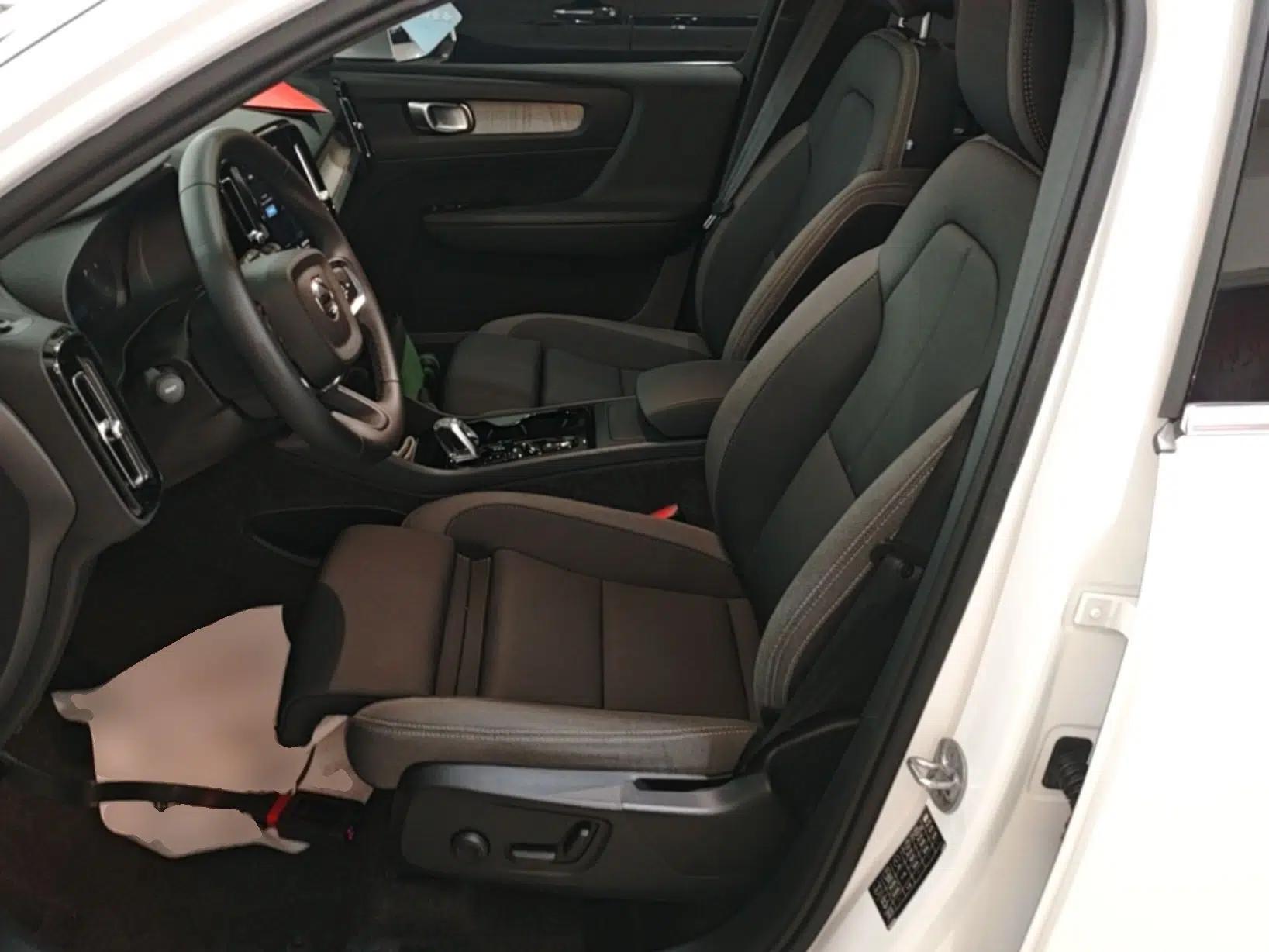Volvo XC40 2023 B3 Zhiyuan Luxury Edition — миниатюра 18