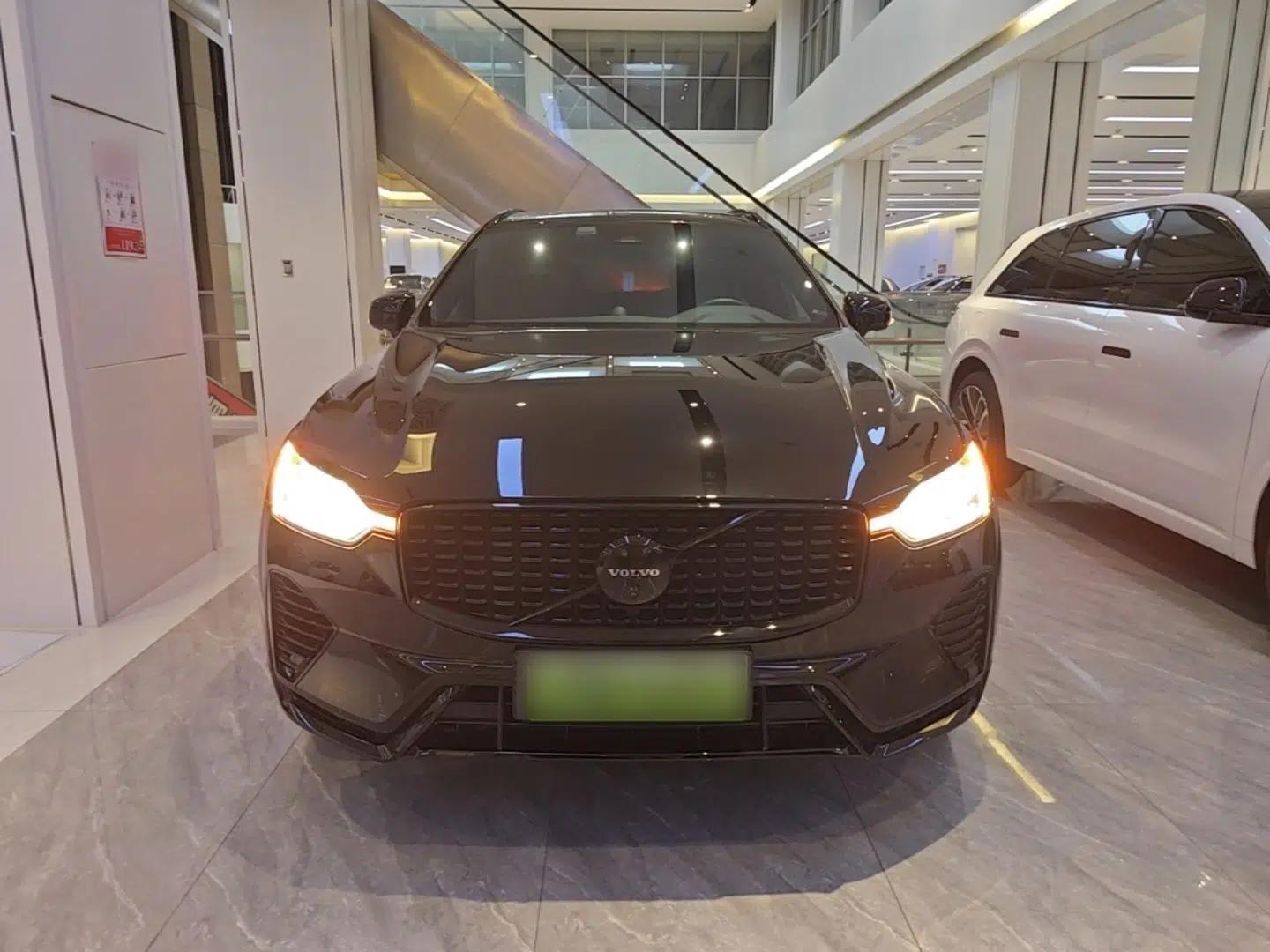 Volvo XC60 New Energy 2025 Plug-in Hybrid Long-Range All-Wheel Drive Zhiyuan Extreme Night Black Edition — миниатюра 2