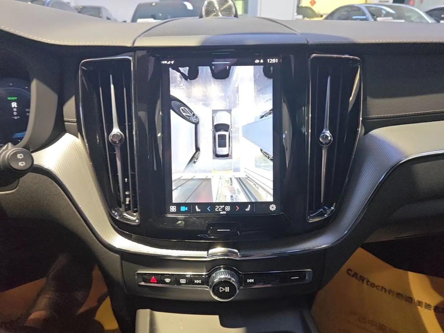 Volvo XC60 New Energy 2025 Plug-in Hybrid Long-Range All-Wheel Drive Zhiyuan Extreme Night Black Edition — миниатюра 16