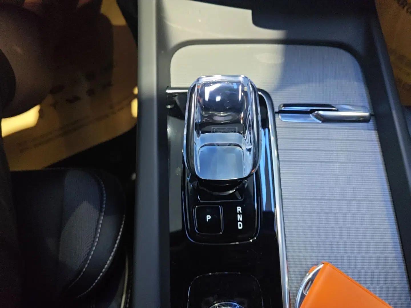 Volvo XC60 New Energy 2025 Plug-in Hybrid Long-Range All-Wheel Drive Zhiyuan Extreme Night Black Edition — миниатюра 17