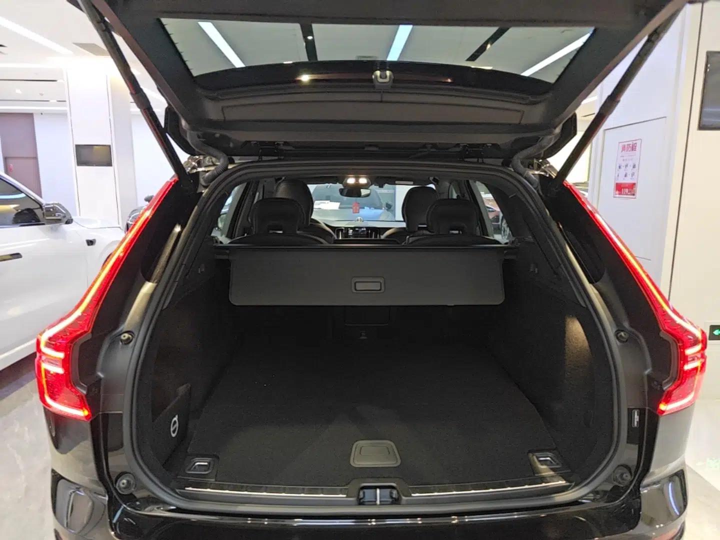 Volvo XC60 New Energy 2025 Plug-in Hybrid Long-Range All-Wheel Drive Zhiyuan Extreme Night Black Edition — миниатюра 22