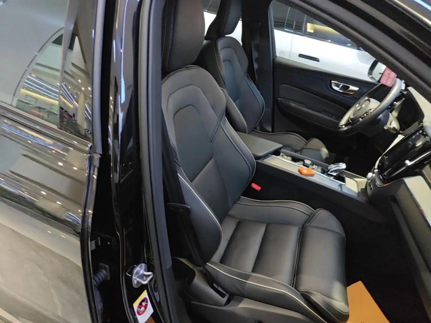 Volvo XC60 New Energy 2025 Plug-in Hybrid Long-Range All-Wheel Drive Zhiyuan Extreme Night Black Edition — миниатюра 23