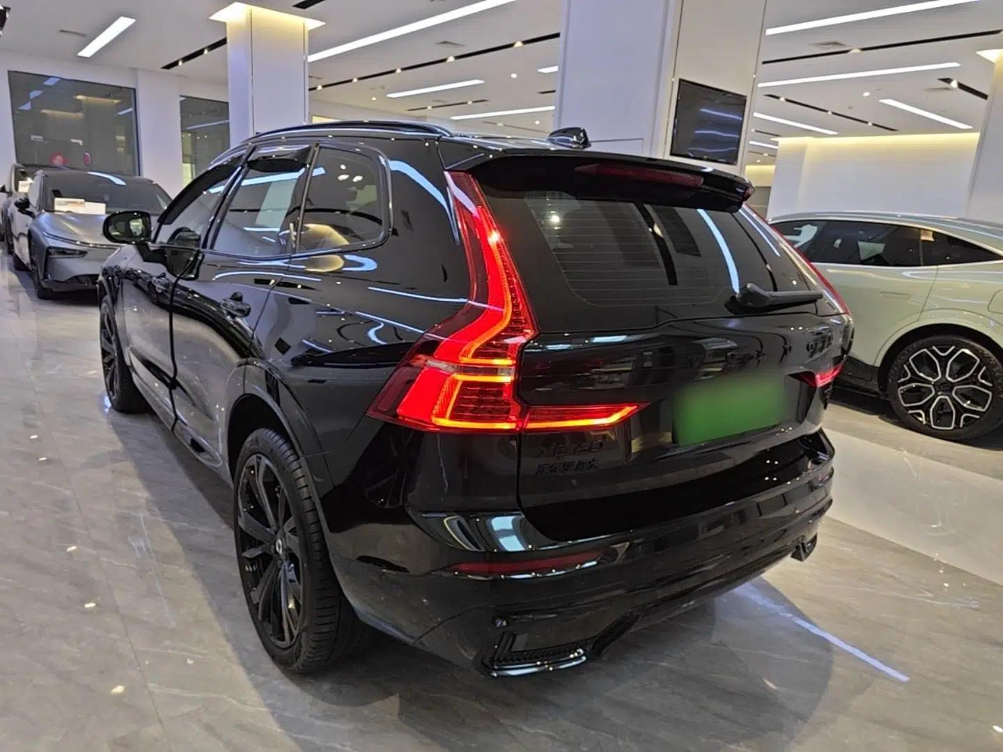 Volvo XC60 New Energy 2025 Plug-in Hybrid Long-Range All-Wheel Drive Zhiyuan Extreme Night Black Edition — миниатюра 4