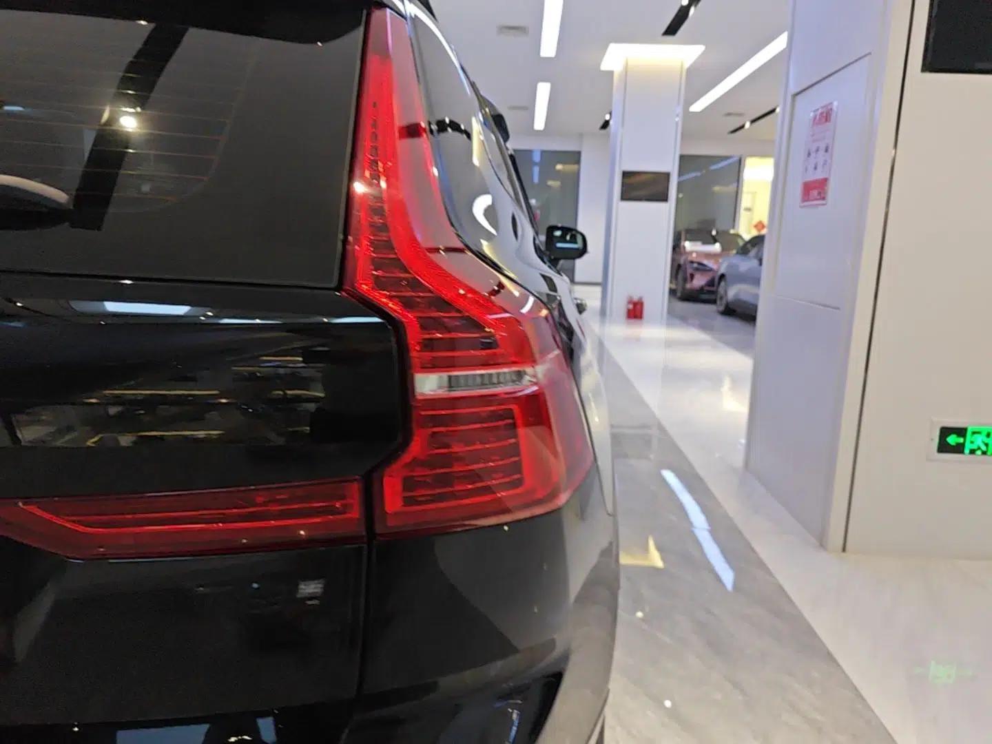 Volvo XC60 New Energy 2025 Plug-in Hybrid Long-Range All-Wheel Drive Zhiyuan Extreme Night Black Edition — миниатюра 7