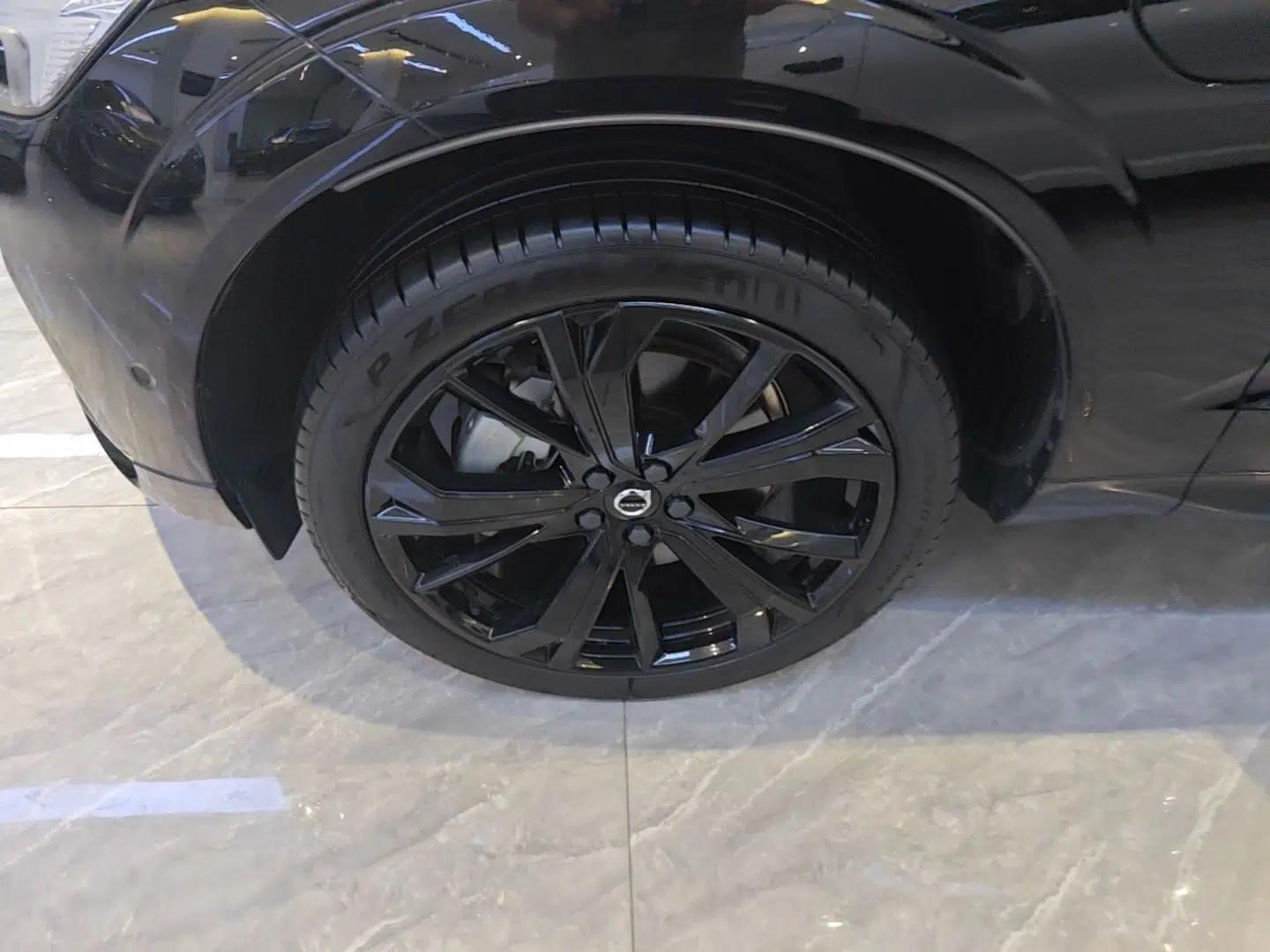 Volvo XC60 New Energy 2025 Plug-in Hybrid Long-Range All-Wheel Drive Zhiyuan Extreme Night Black Edition — миниатюра 8