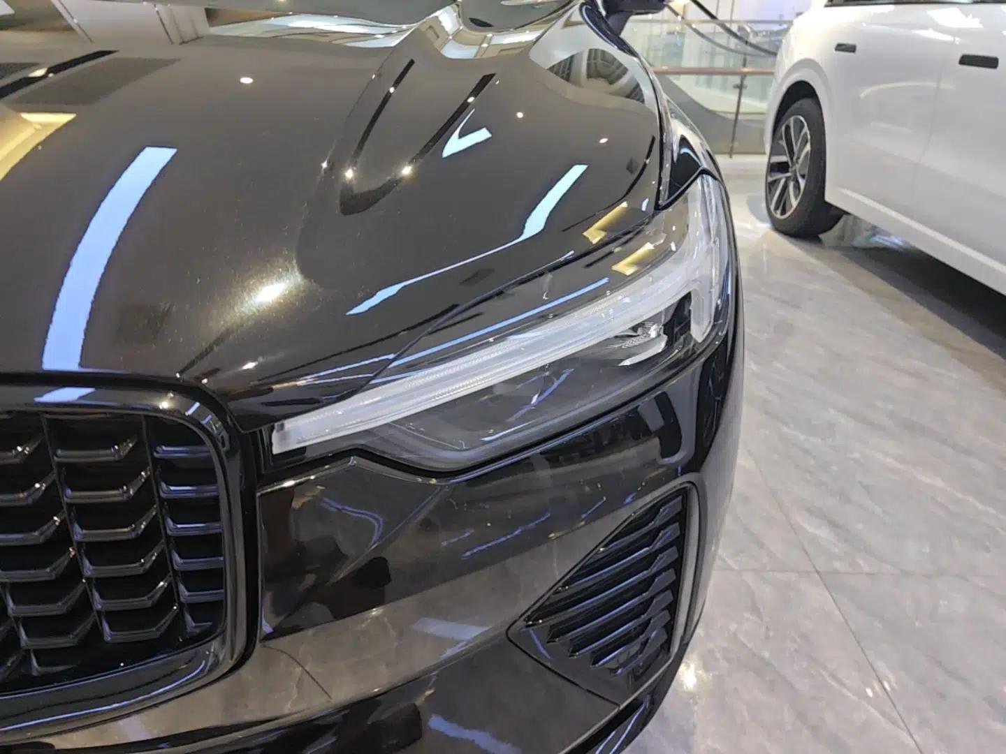 Volvo XC60 New Energy 2025 Plug-in Hybrid Long-Range All-Wheel Drive Zhiyuan Extreme Night Black Edition — миниатюра 9
