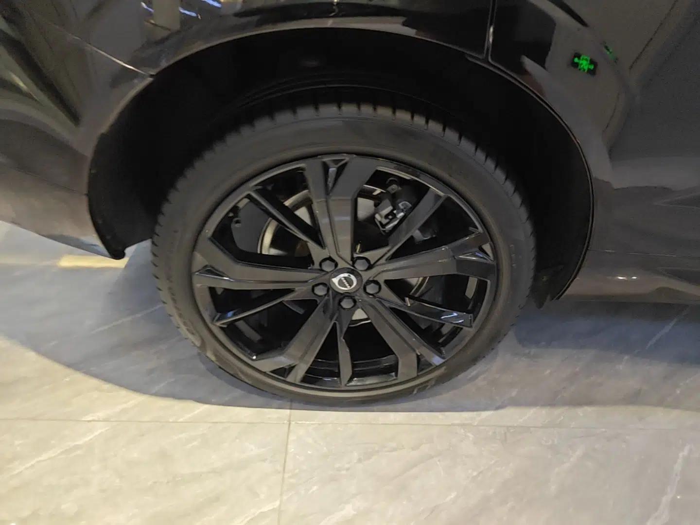 Volvo XC60 New Energy 2025 Plug-in Hybrid Long-Range All-Wheel Drive Zhiyuan Extreme Night Black Edition — миниатюра 10