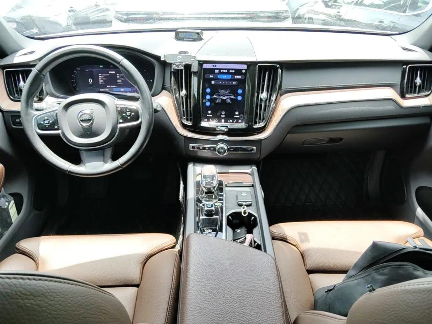 Volvo XC60 New Energy 2022 T8 Plug-in Hybrid All-Wheel Drive Smart Luxury Edition — миниатюра 13