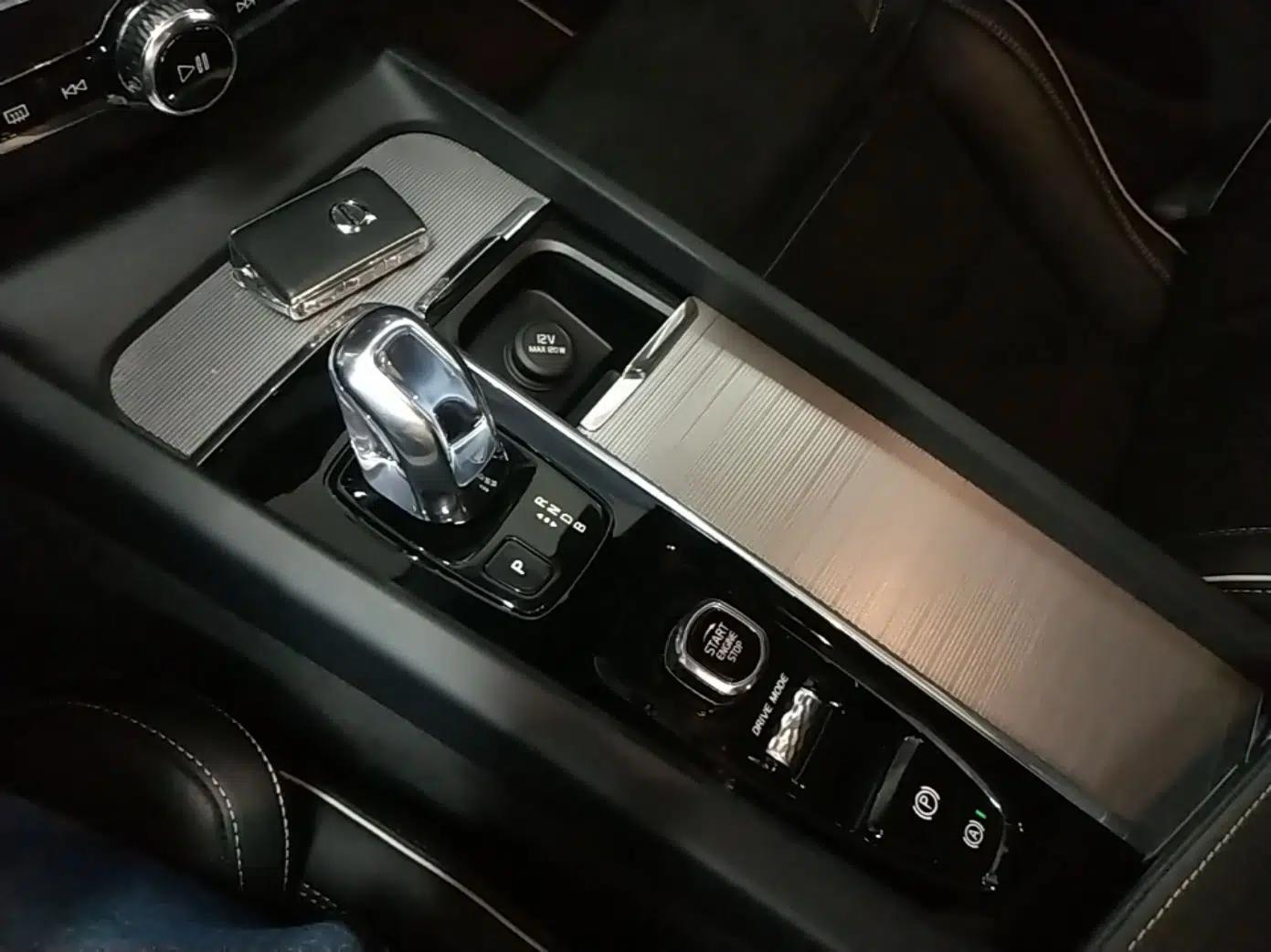 Volvo XC60 New Energy 2019 T8 E-Drive Hybrid Intelligent Luxury Sport Edition China V Standard — миниатюра 17