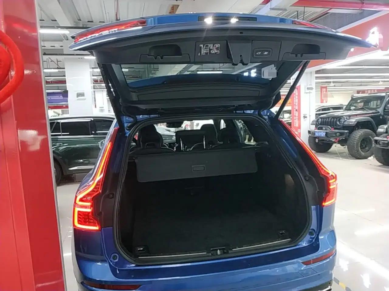 Volvo XC60 New Energy 2019 T8 E-Drive Hybrid Intelligent Luxury Sport Edition China V Standard — миниатюра 22