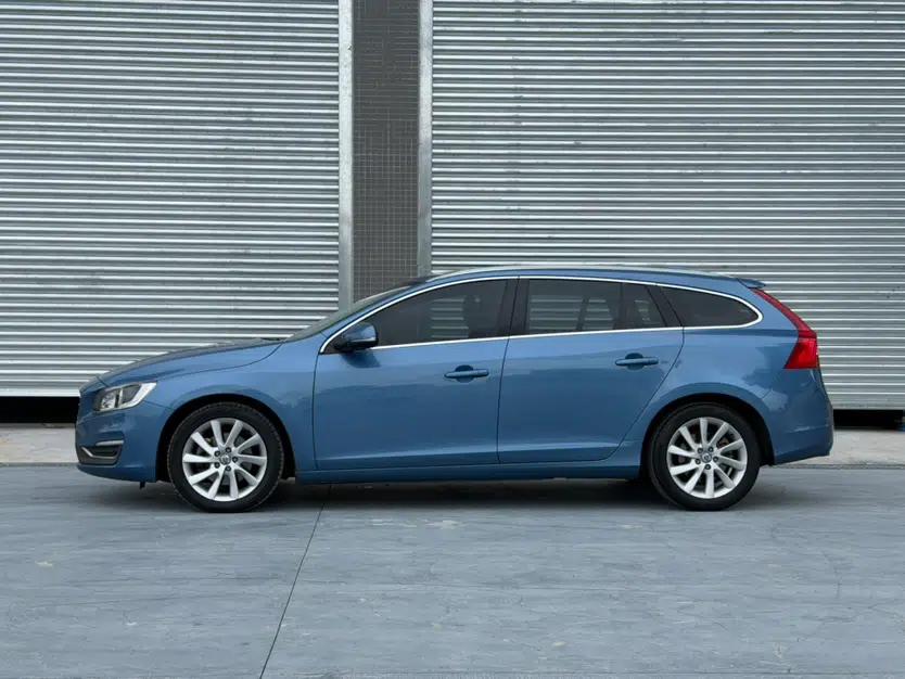 Volvo V60 2015 T5 Zhiyi Edition — миниатюра 11