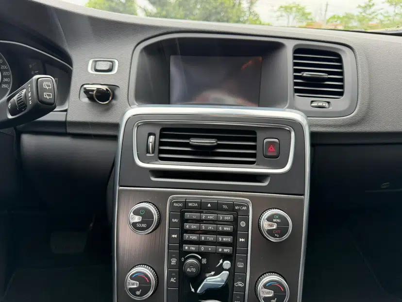Volvo V60 2015 T5 Zhiyi Edition — миниатюра 16