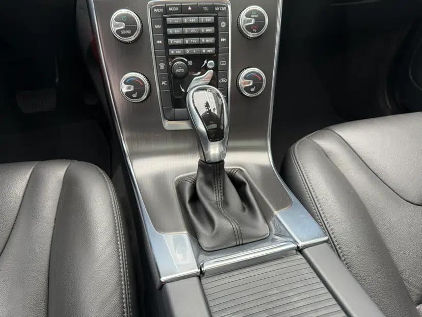 Volvo V60 2015 T5 Zhiyi Edition — миниатюра 17