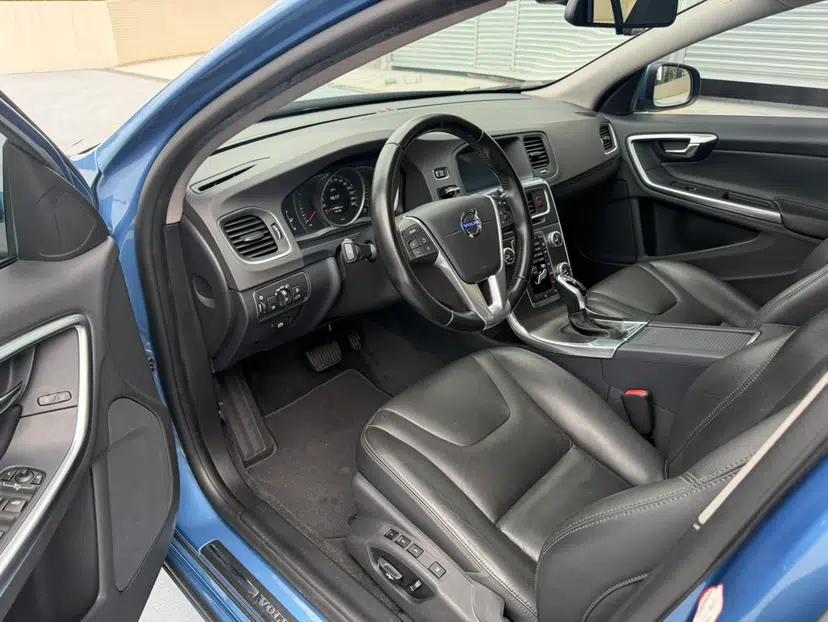 Volvo V60 2015 T5 Zhiyi Edition — миниатюра 21