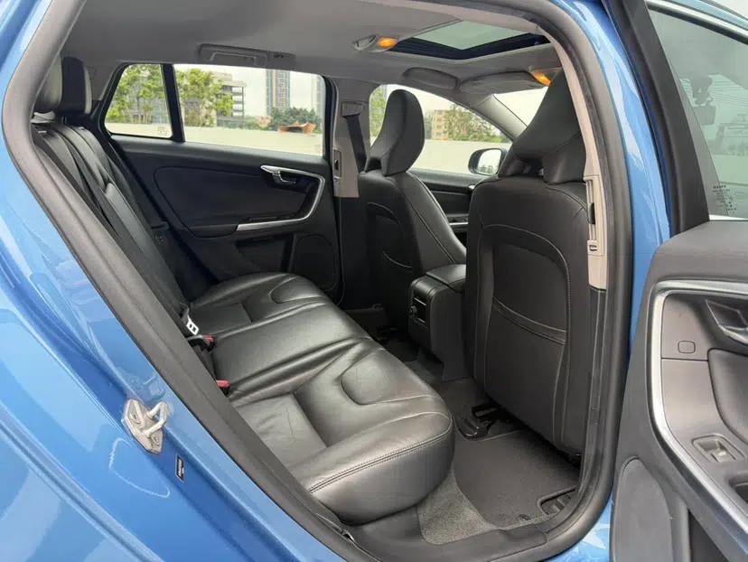 Volvo V60 2015 T5 Zhiyi Edition — миниатюра 23