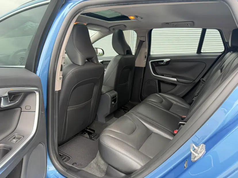 Volvo V60 2015 T5 Zhiyi Edition — миниатюра 25
