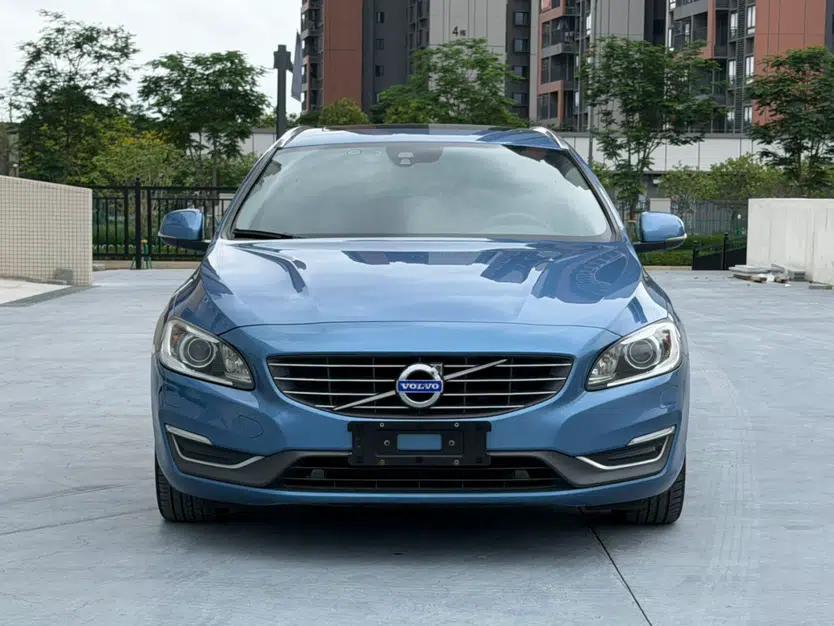 Volvo V60 2015 T5 Zhiyi Edition — миниатюра 4
