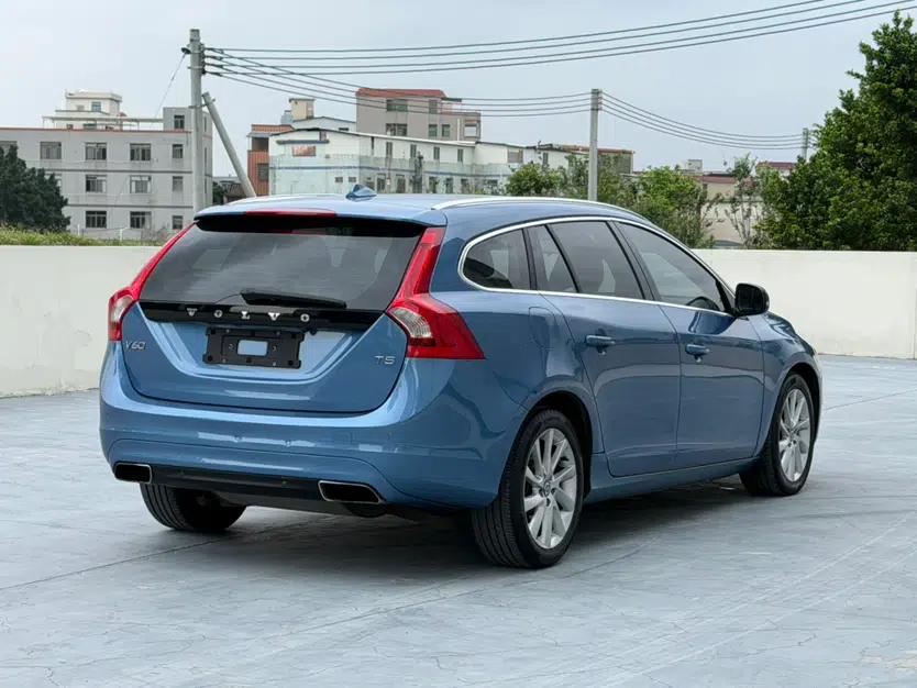 Volvo V60 2015 T5 Zhiyi Edition — миниатюра 5