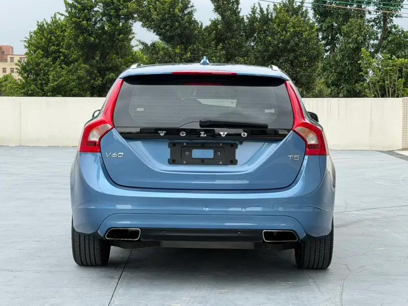 Volvo V60 2015 T5 Zhiyi Edition — миниатюра 7