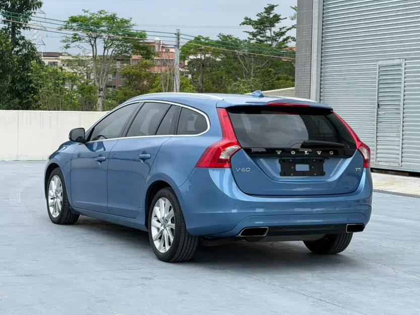 Volvo V60 2015 T5 Zhiyi Edition — миниатюра 8