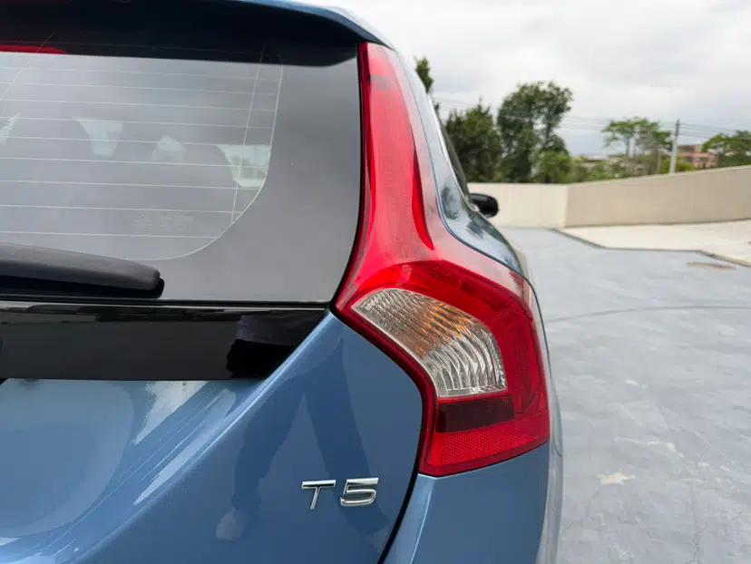 Volvo V60 2015 T5 Zhiyi Edition — миниатюра 10