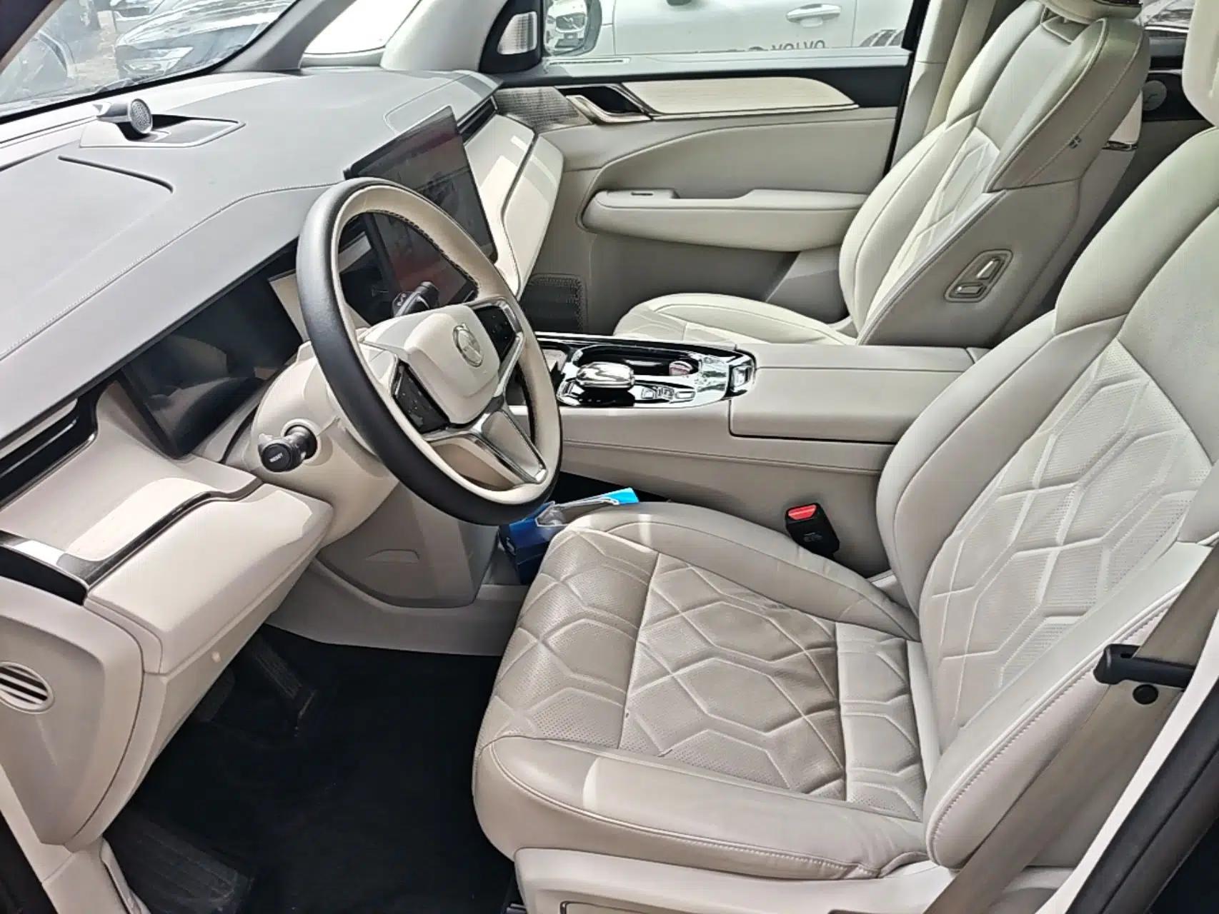Volvo EM90 2025 Ultra Six-Seater — миниатюра 18