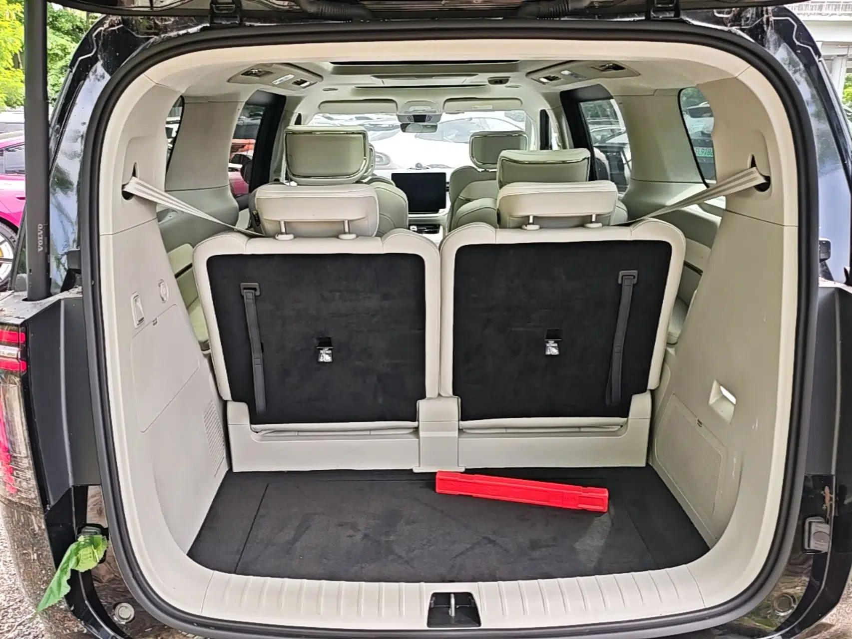 Volvo EM90 2025 Ultra Six-Seater — миниатюра 22