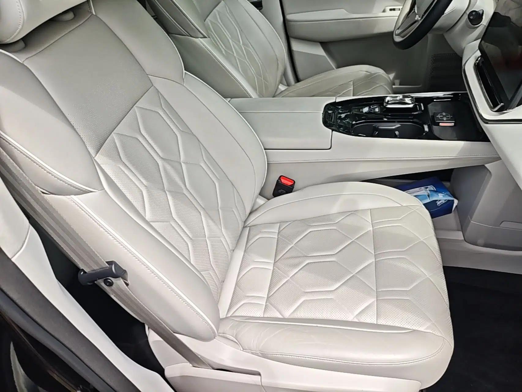 Volvo EM90 2025 Ultra Six-Seater — миниатюра 23