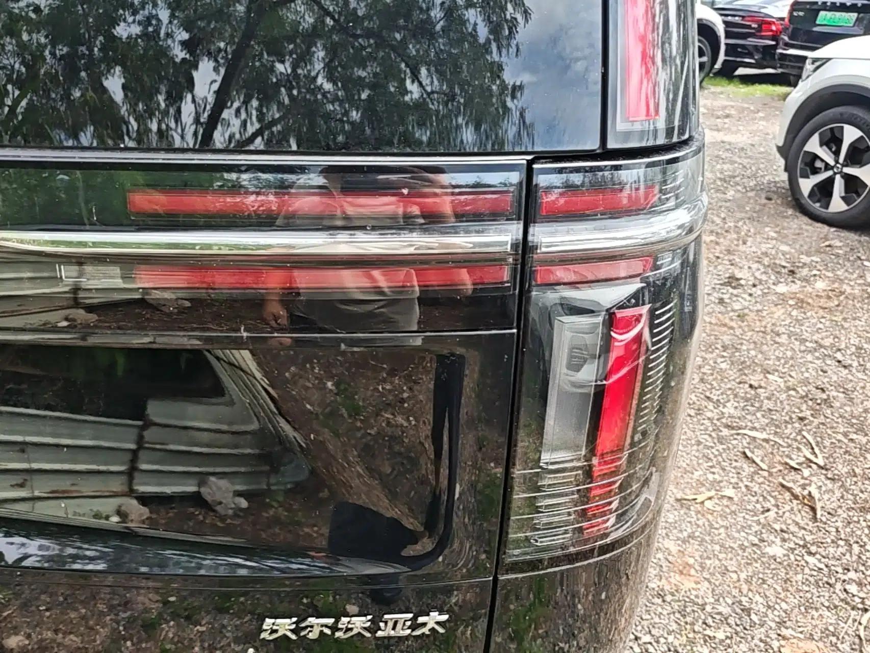 Volvo EM90 2025 Ultra Six-Seater — миниатюра 7