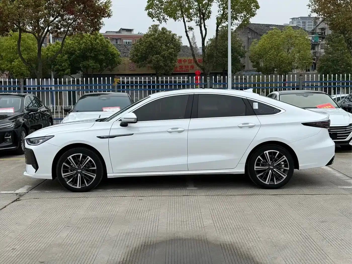 Chery Arrizo 8 PRO 2025 1.6T DCT Luxury Edition — миниатюра 3