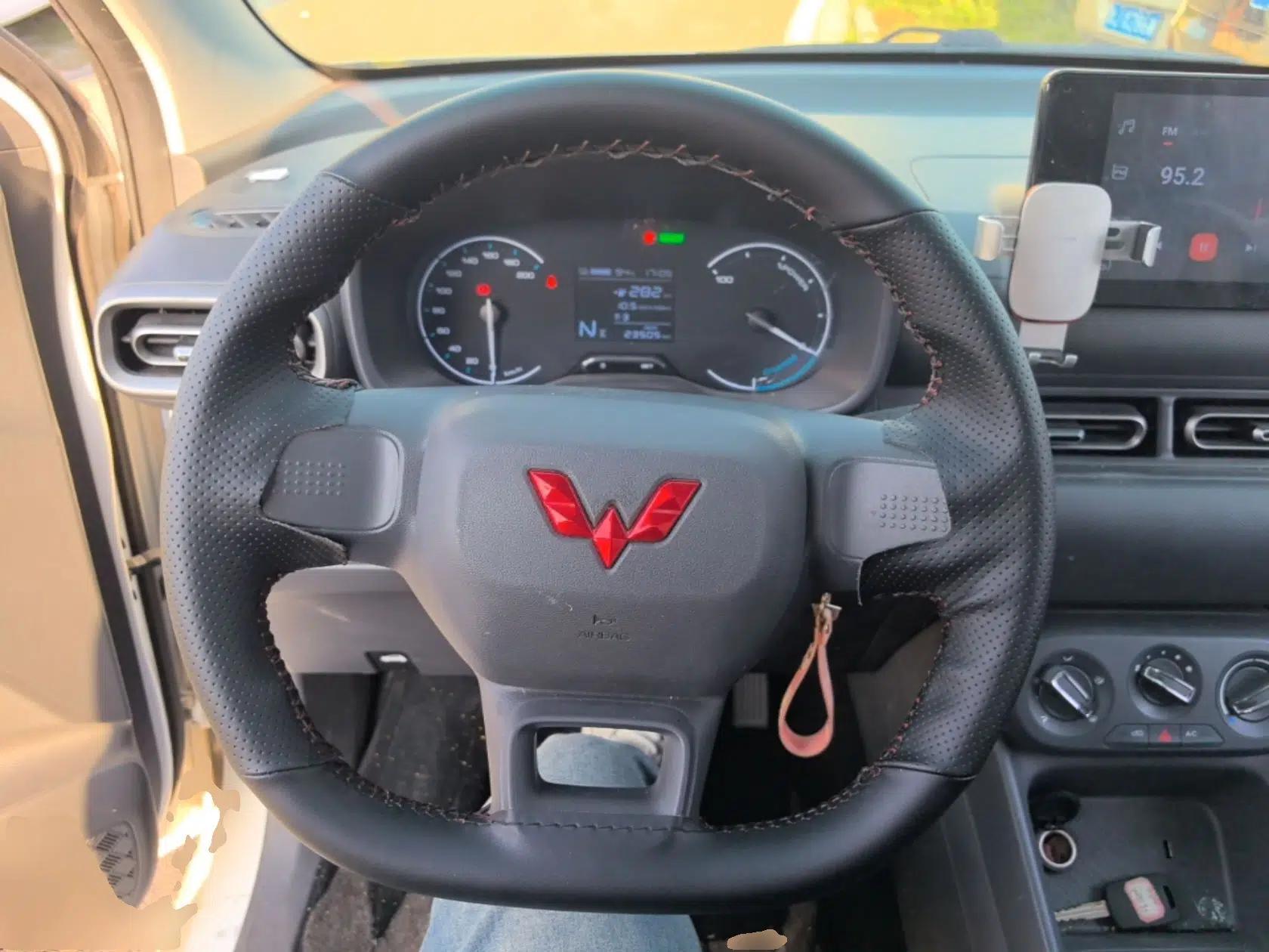 Wuling Hongguang New Energy 2024 All-Electric Model 300KM Standard Version — миниатюра 14