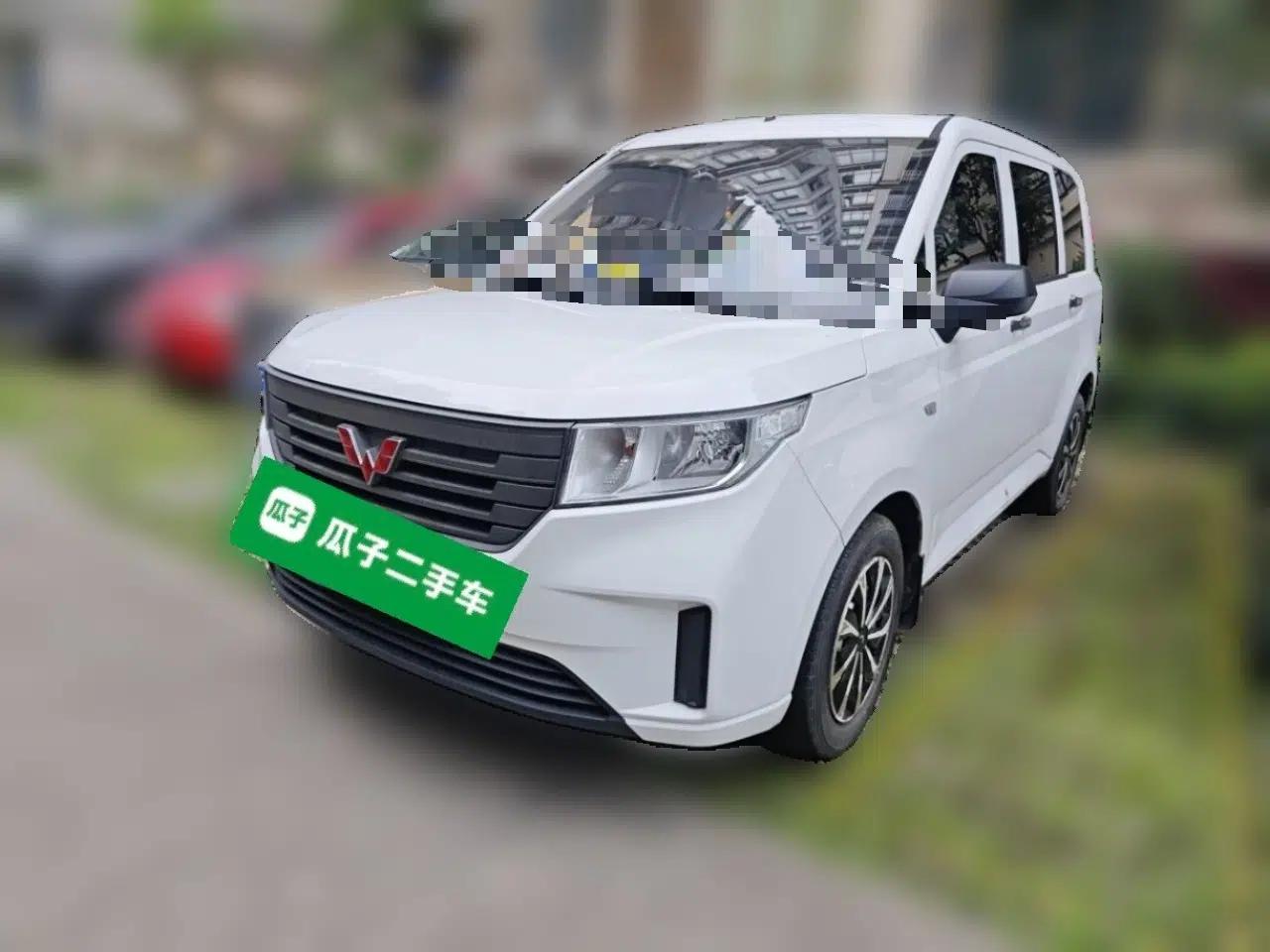 Wuling Hongguang PLUS 2020 1.5L Manual Standard Edition 5 Seats — миниатюра 1