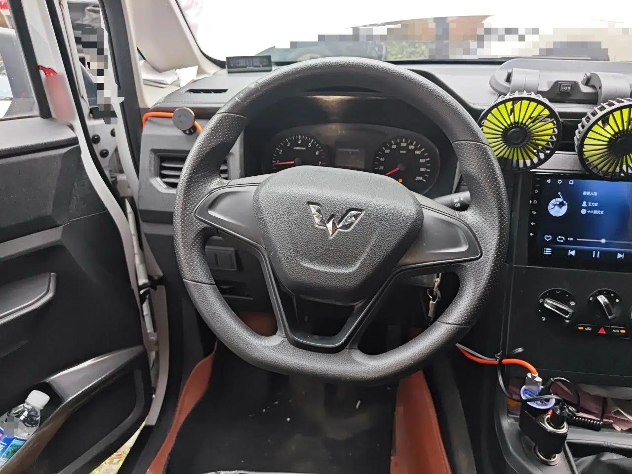 Wuling Hongguang PLUS 2020 1.5L Manual Standard Edition 5 Seats — миниатюра 11