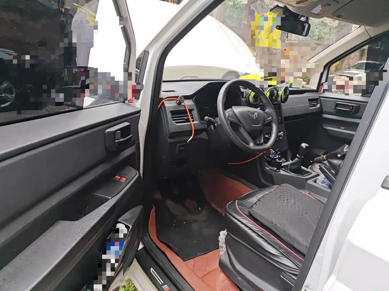 Wuling Hongguang PLUS 2020 1.5L Manual Standard Edition 5 Seats — миниатюра 17