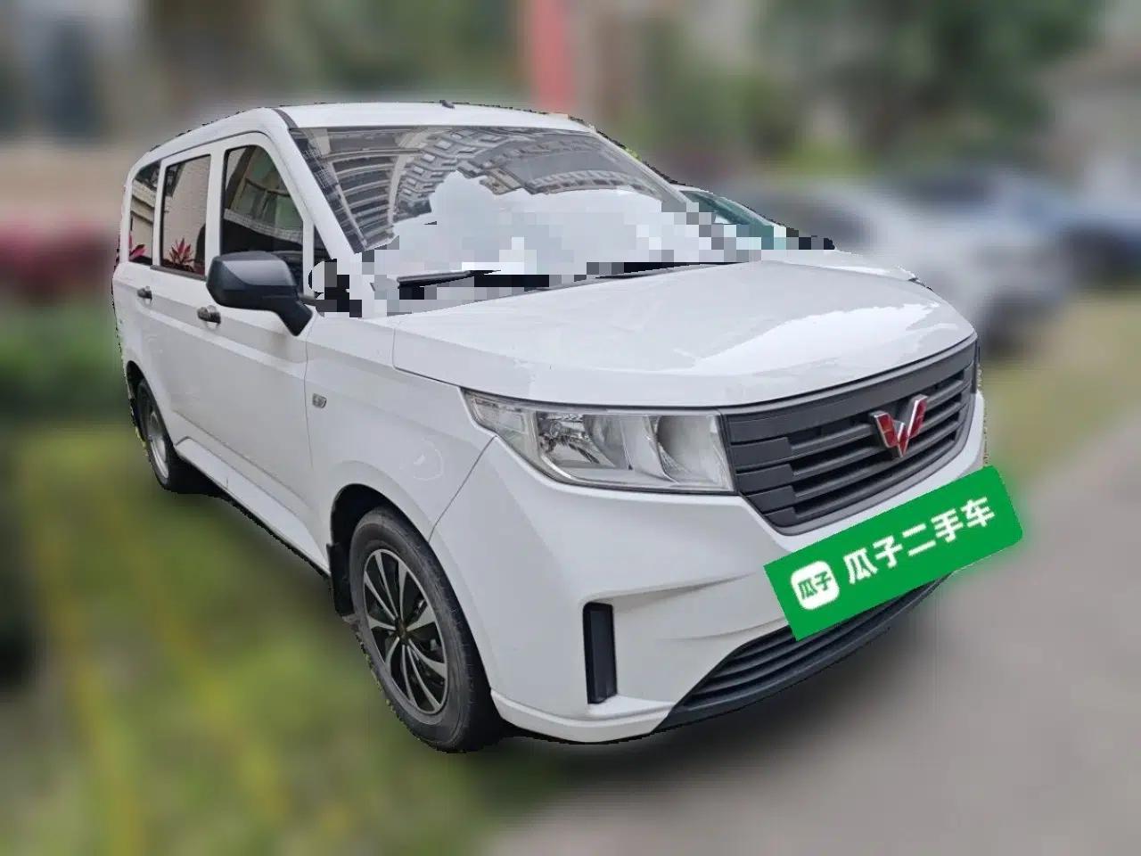 Wuling Hongguang PLUS 2020 1.5L Manual Standard Edition 5 Seats — миниатюра 3
