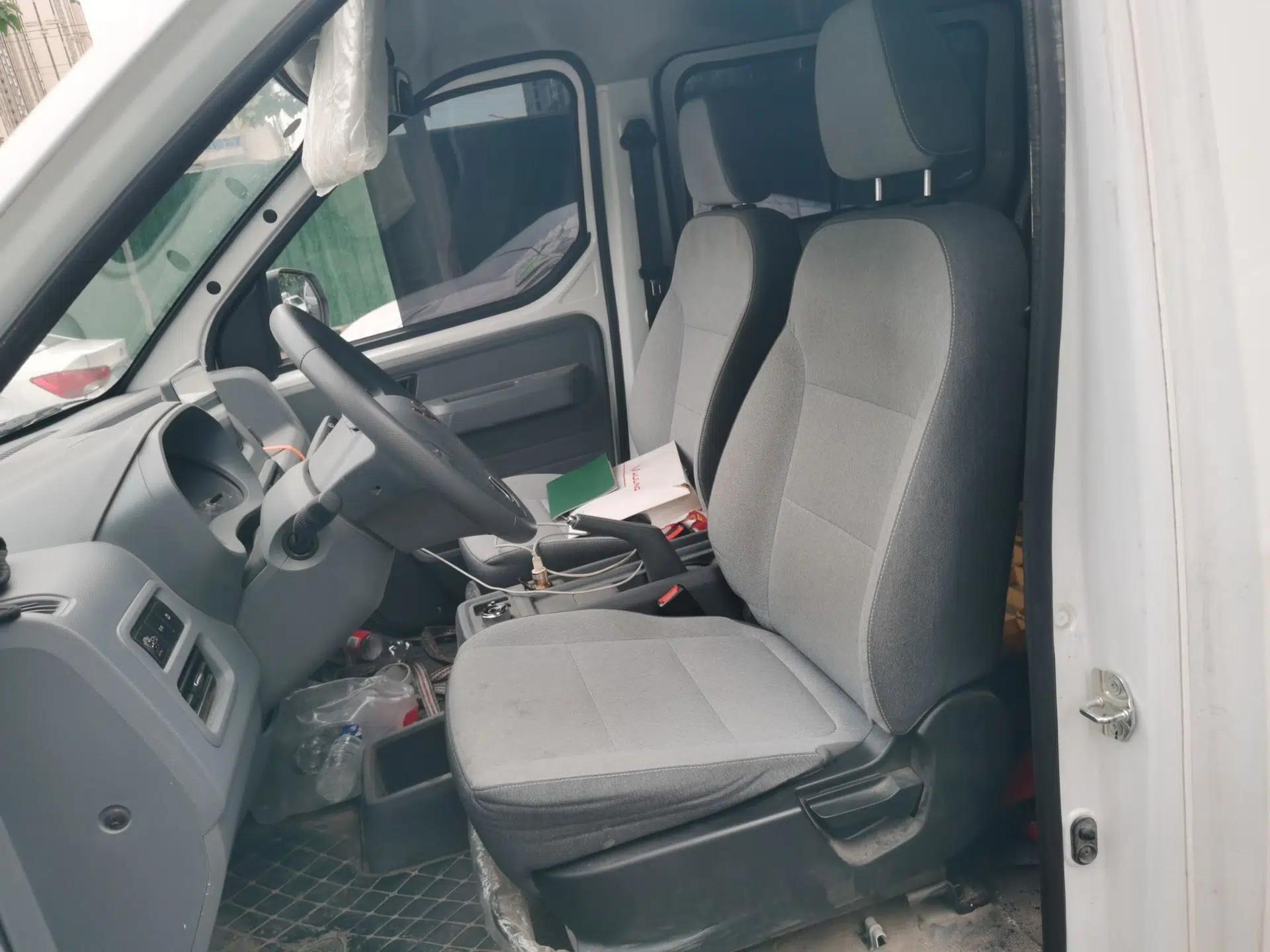 Wuling Yangguang 2024 300KM Comfort Version Passenger Van 75kW — миниатюра 16