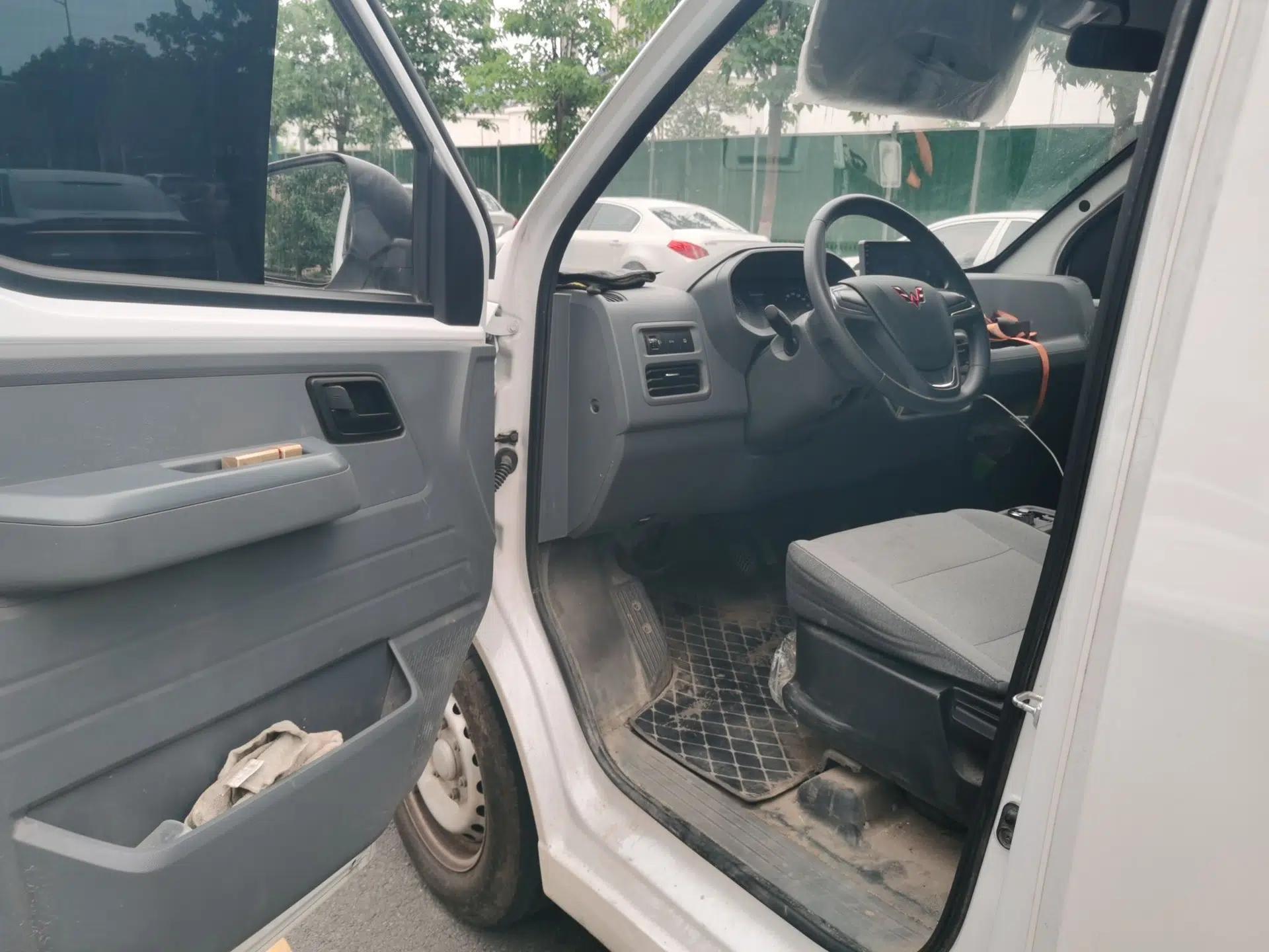 Wuling Yangguang 2024 300KM Comfort Version Passenger Van 75kW — миниатюра 17