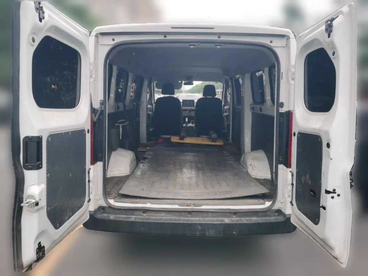 Wuling Yangguang 2024 300KM Comfort Version Passenger Van 75kW — миниатюра 20