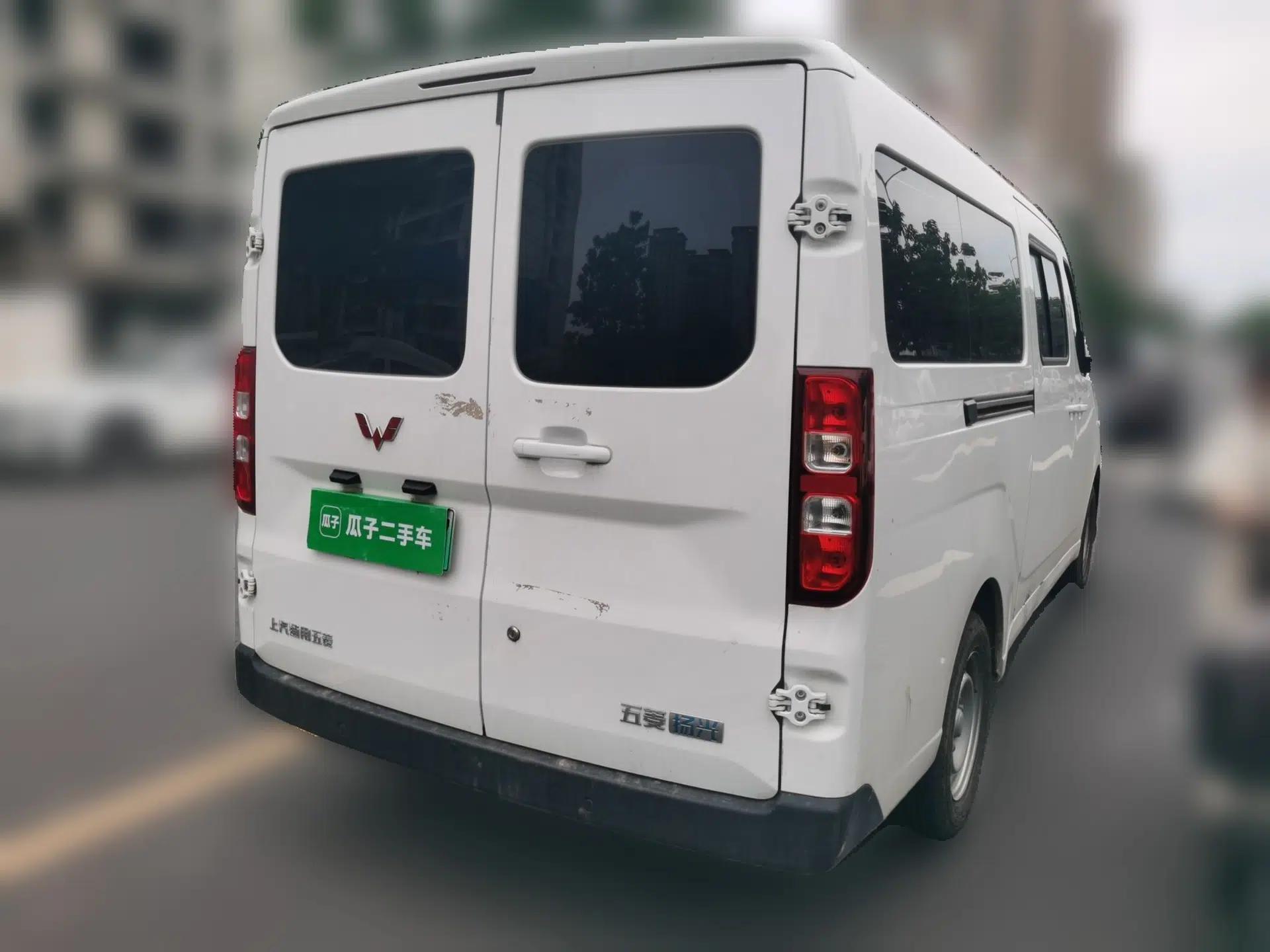 Wuling Yangguang 2024 300KM Comfort Version Passenger Van 75kW — миниатюра 6