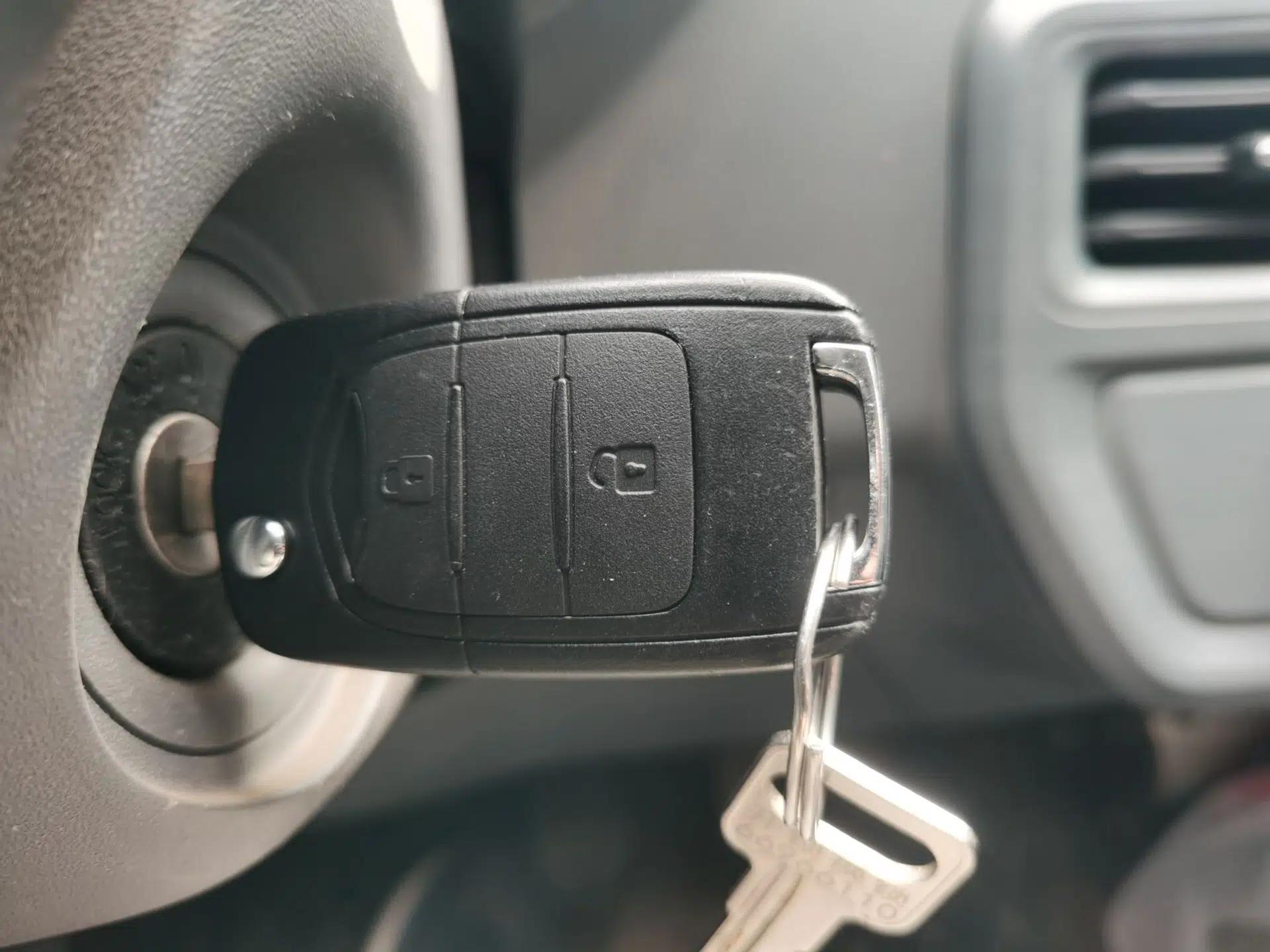 Wuling Yangguang 2024 300KM Comfort Version Passenger Van 75kW — миниатюра 9