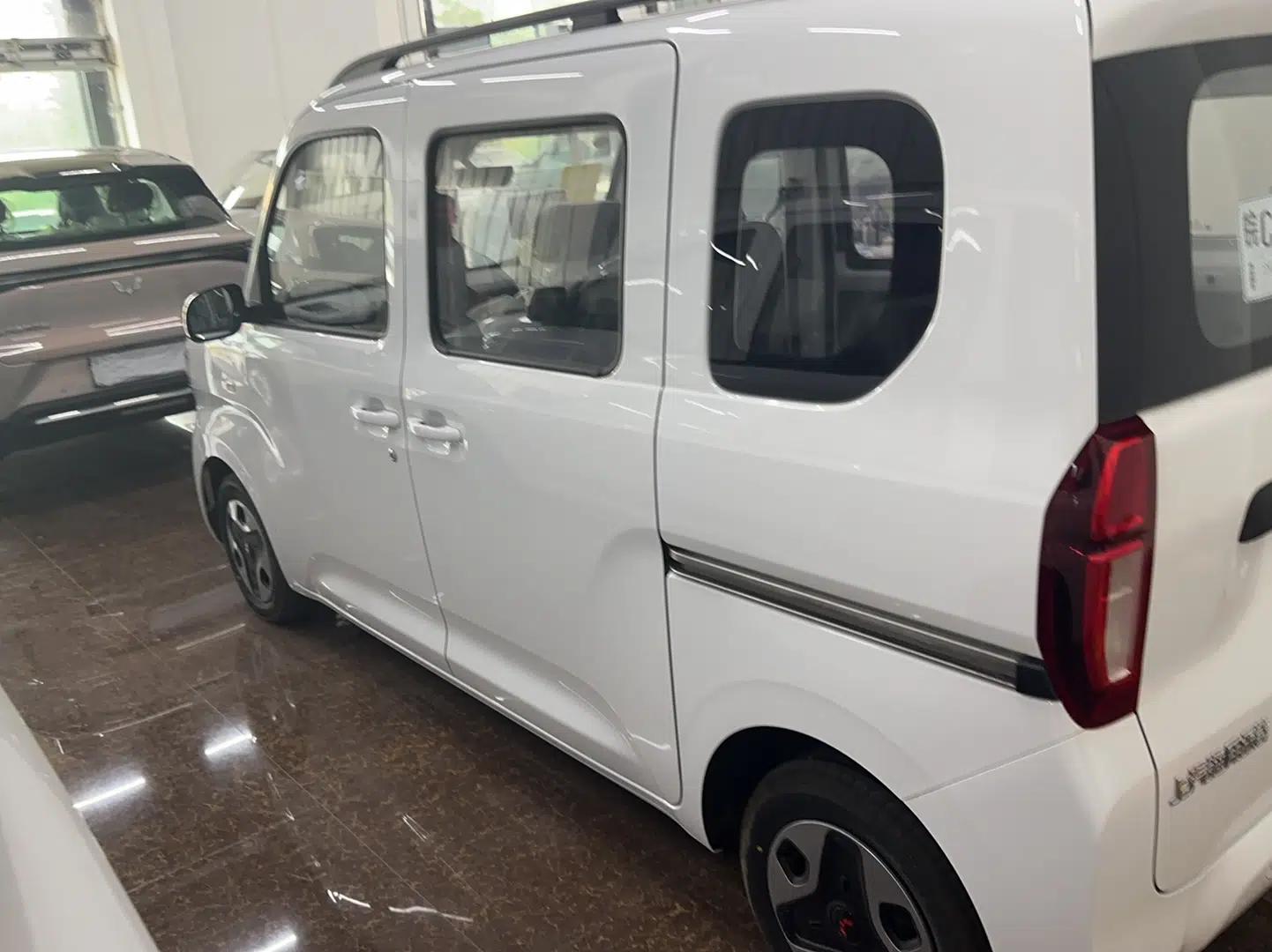 Wuling Zhiguang New Energy 2025 Model 305km Ambitious Edition — миниатюра 5