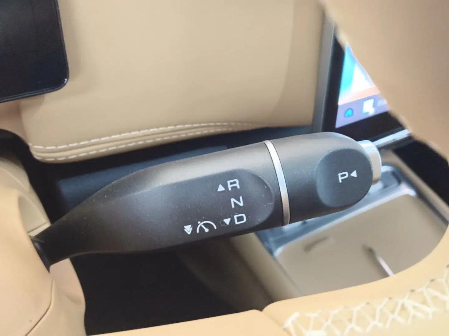 Wuling Starlight 730 2025 Model Plug-in Hybrid 125km Luxury Edition — миниатюра 17