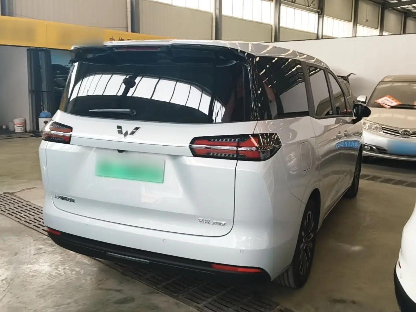 Wuling Starlight 730 2025 Model Plug-in Hybrid 125km Luxury Edition — миниатюра 6